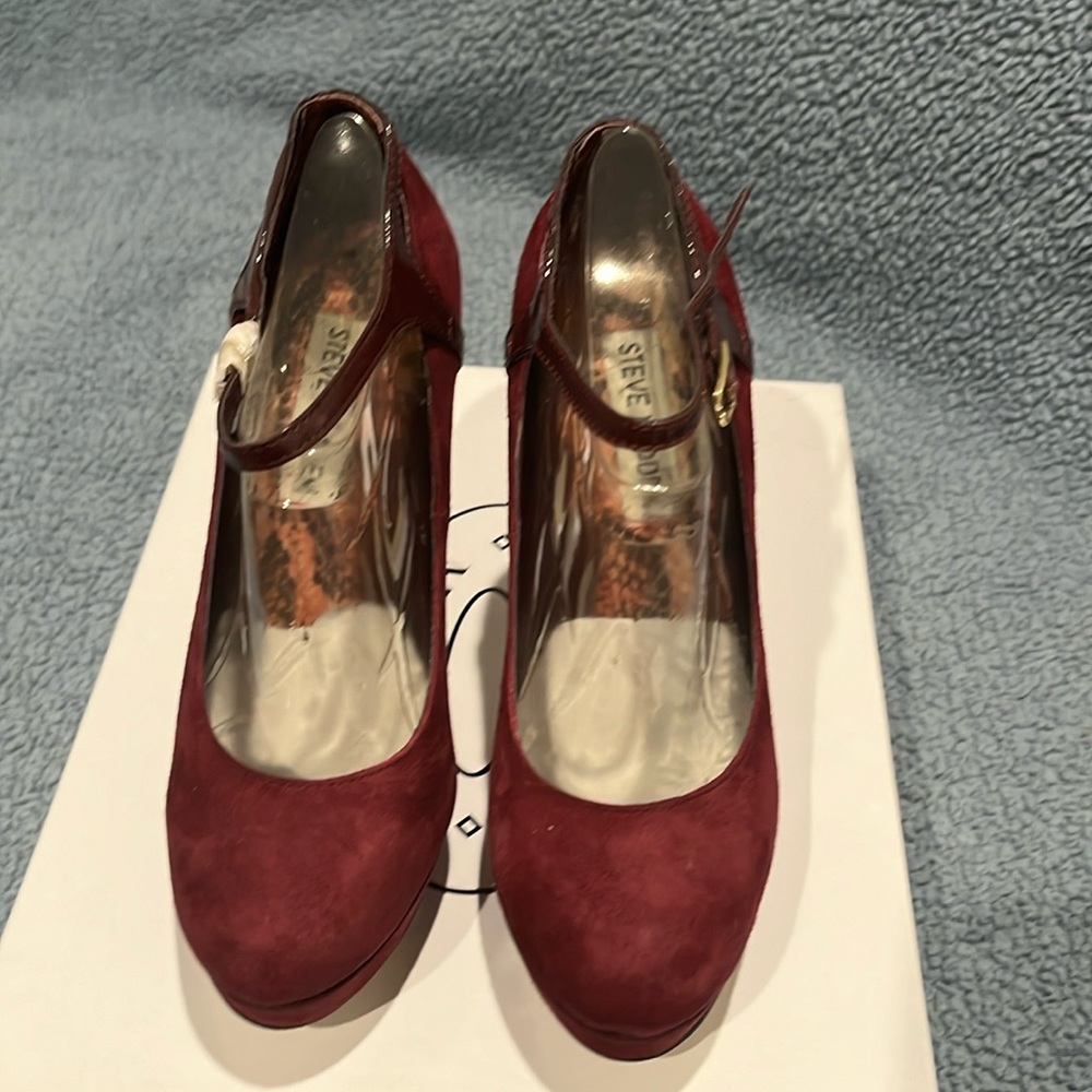 Steve Madden Burgundy suede heels